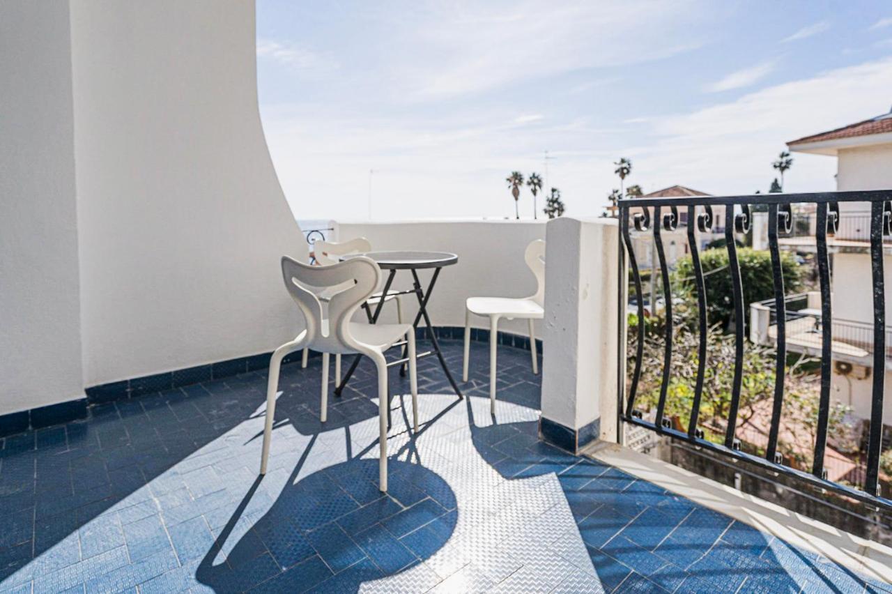 B&B Sea Terrace Ачі-Кастелло Екстер'єр фото